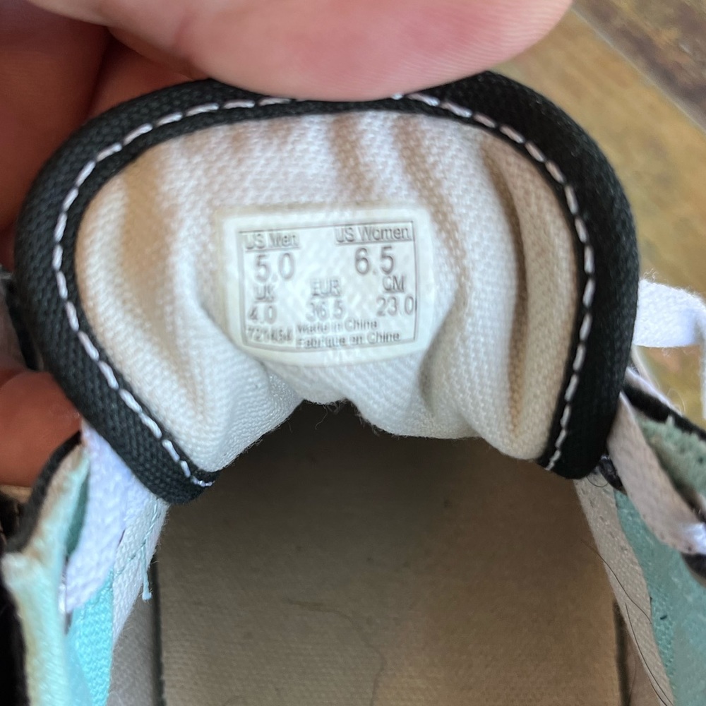 Vans low top skate shoes mens 5 women’s 6.5, black with light blue stripe - Picture 8 of 8